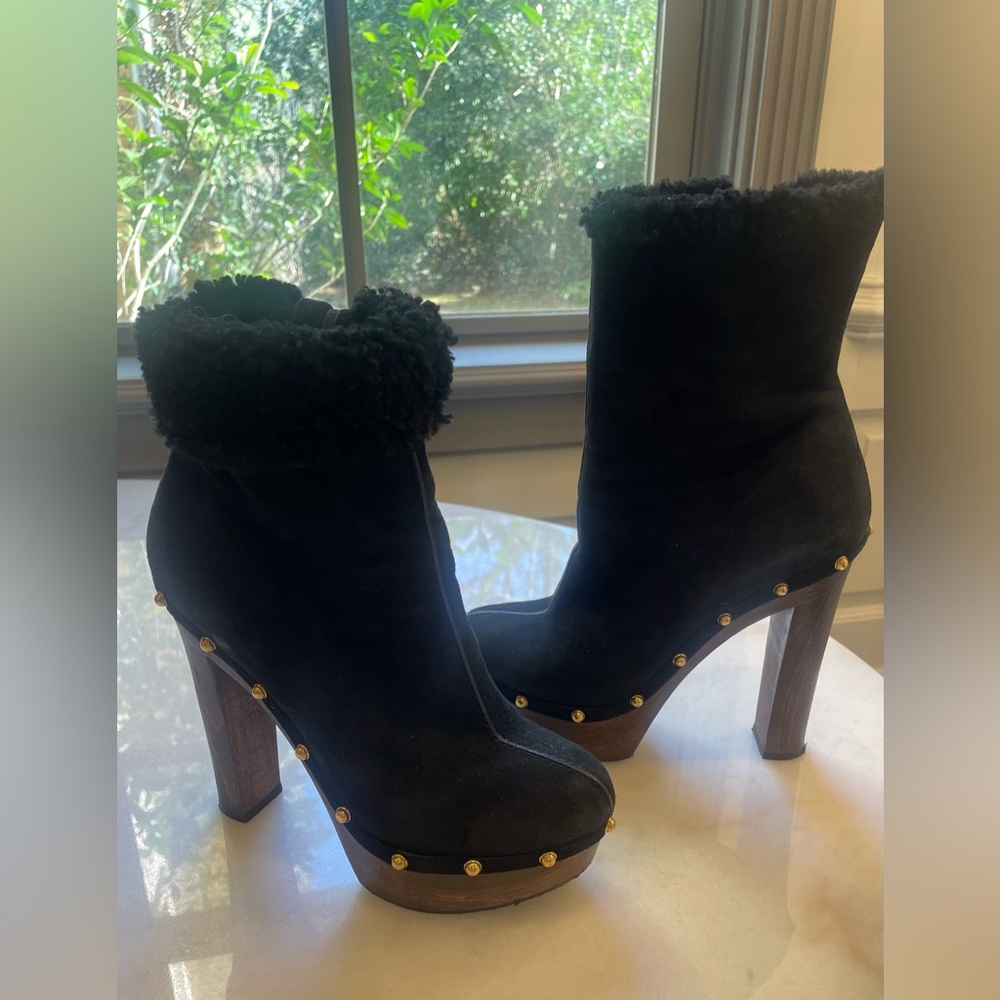Gucci women’s Montana shearling boots, gold studs. Size 8, excellent condition